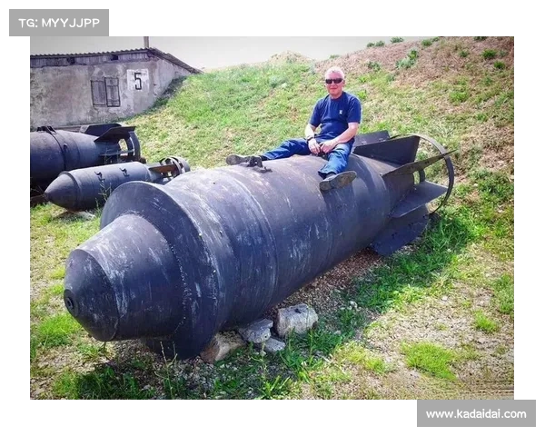 《乌克兰滑翔炸弹:与美俄“传统战术”截然不同的另类玩法》 《乌克兰滑翔炸弹:与美俄“传统战术”截然不同的另类玩法》